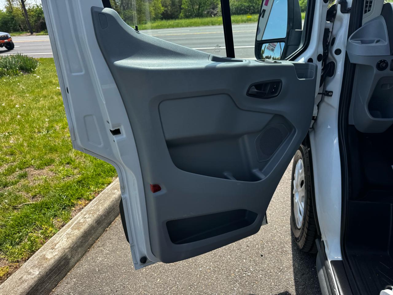 Ford Transit Wagon T-350 148" Med Roof XLT Sliding RH Dr 2017