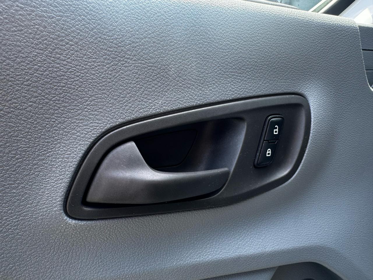 Ford Transit Wagon T-350 148" Med Roof XLT Sliding RH Dr 2017