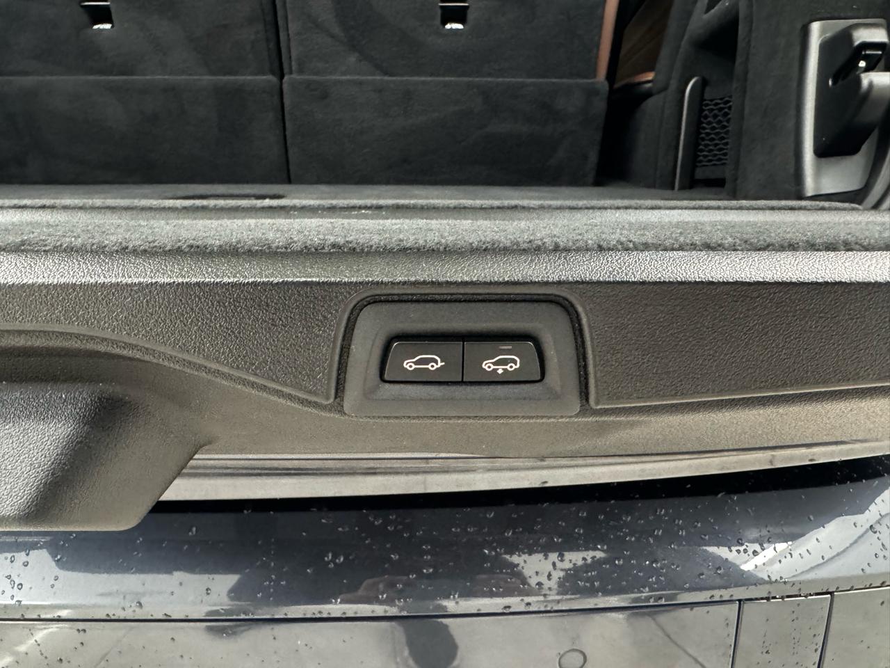 BMW X7 xDrive40i Sports Activity Vehicle 2021