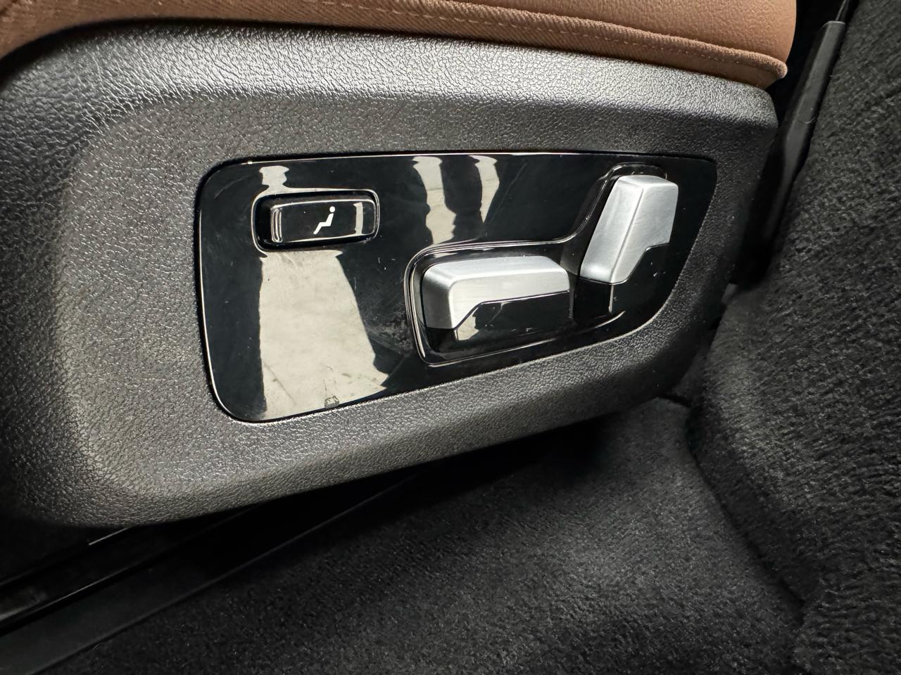 BMW X7 xDrive40i Sports Activity Vehicle 2021