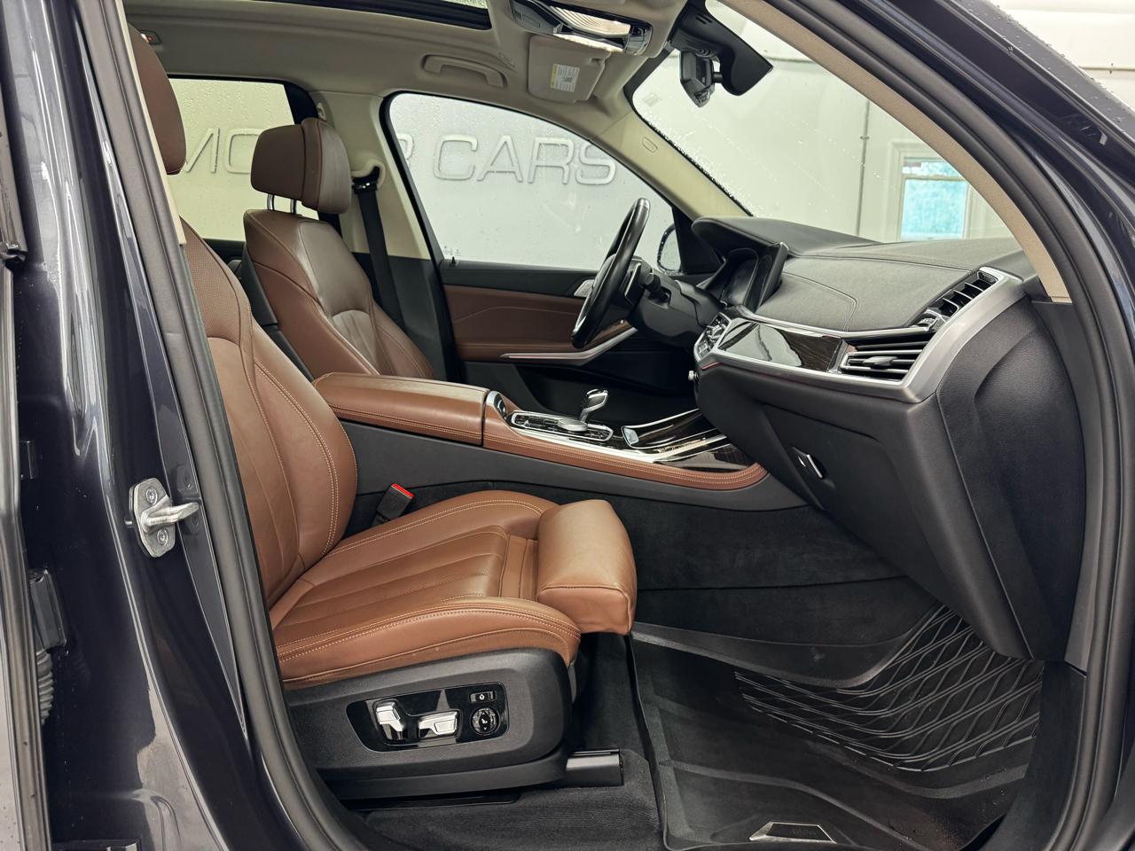 BMW X7 xDrive40i Sports Activity Vehicle 2021