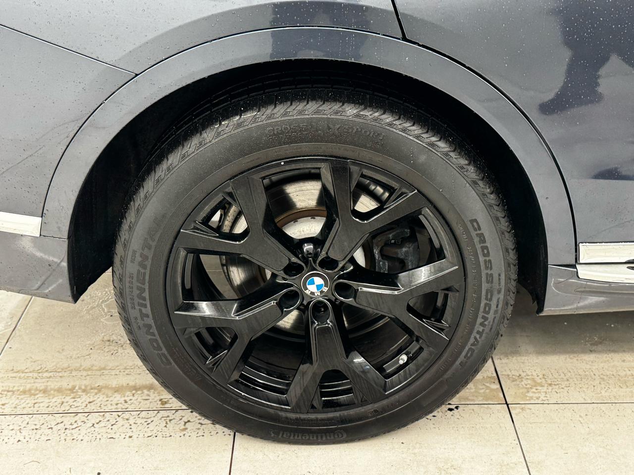 BMW X7 xDrive40i Sports Activity Vehicle 2021