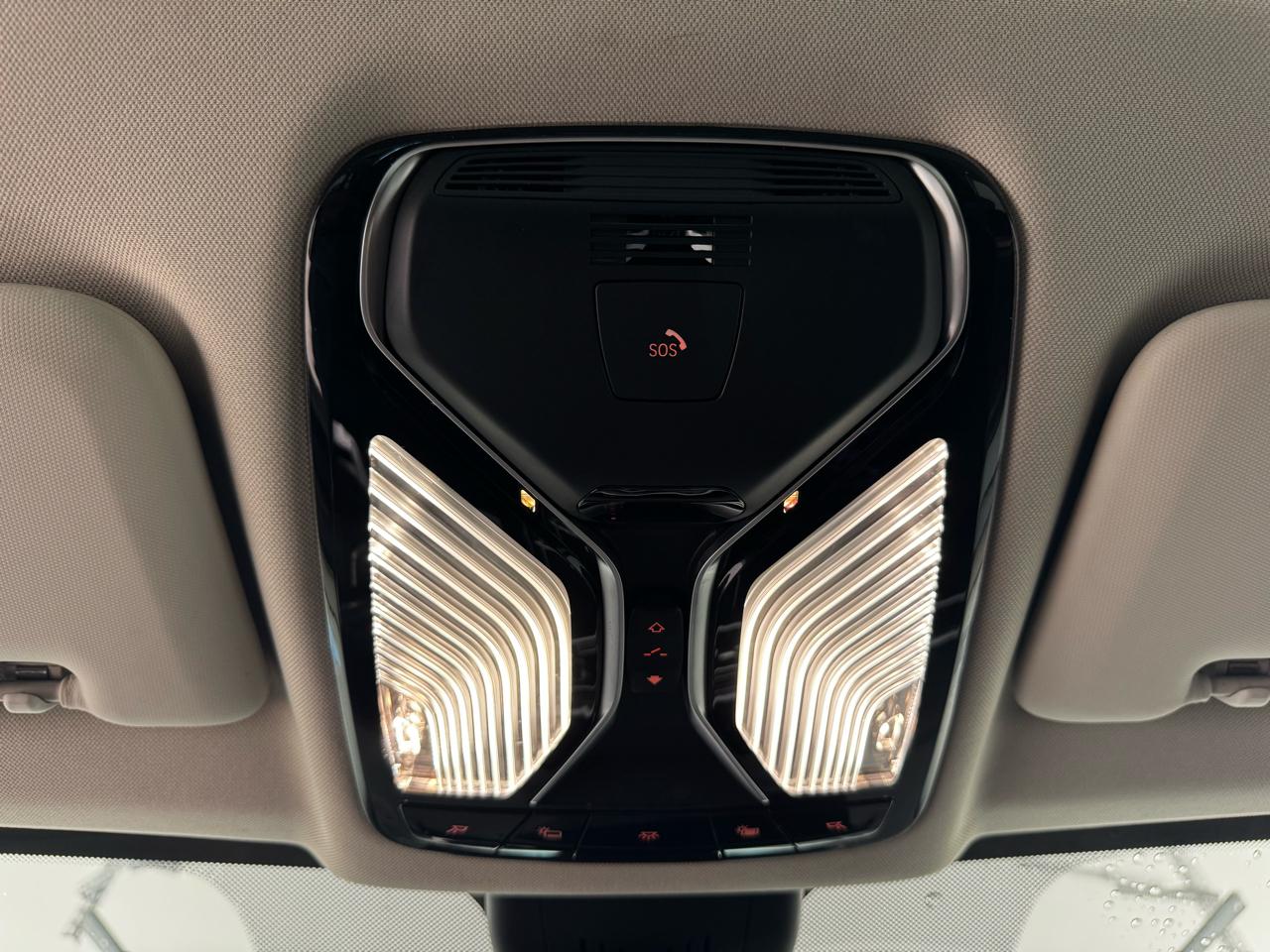 BMW X7 xDrive40i Sports Activity Vehicle 2021