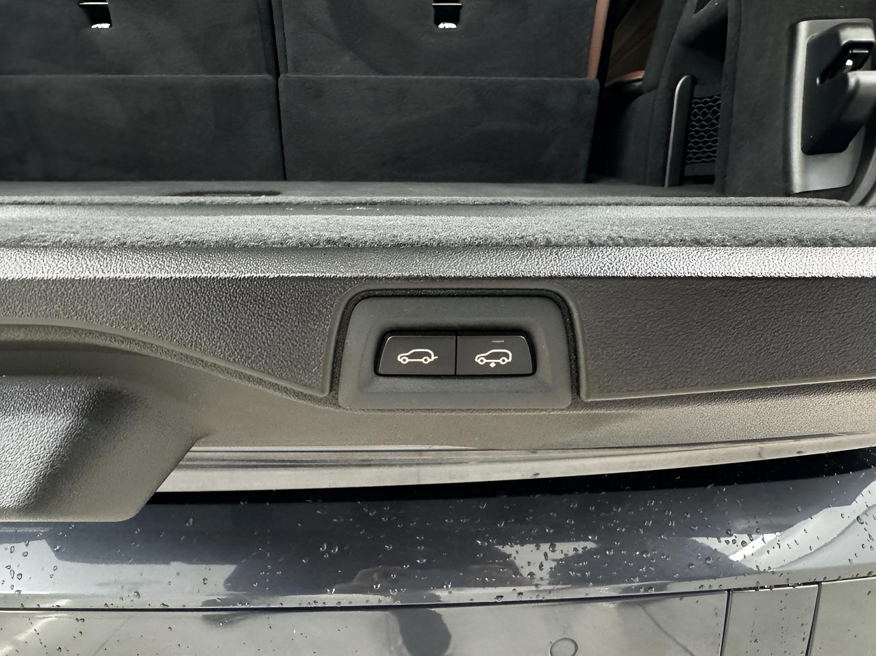 BMW X7 xDrive40i Sports Activity Vehicle 2021