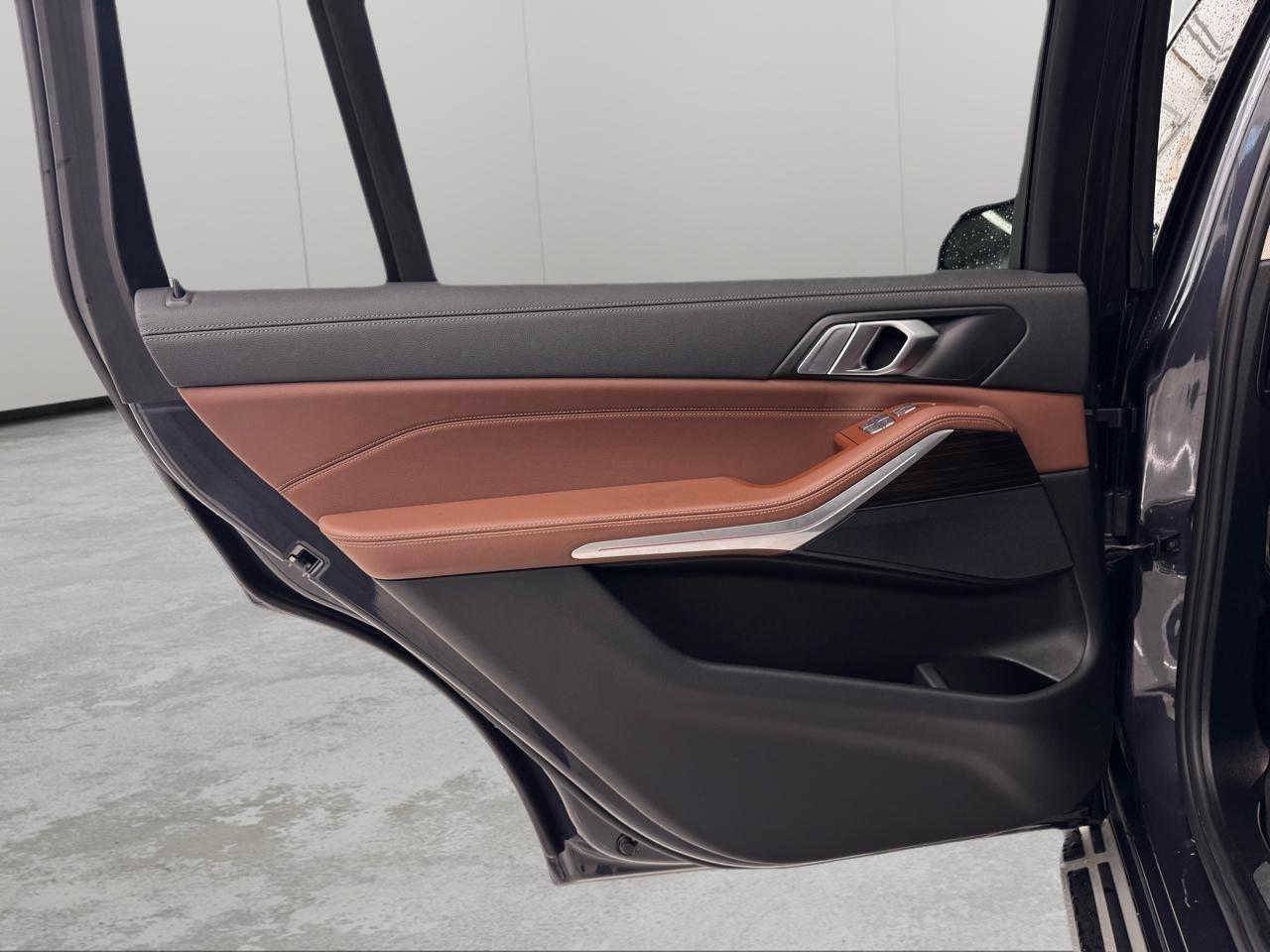 BMW X7 xDrive40i Sports Activity Vehicle 2021