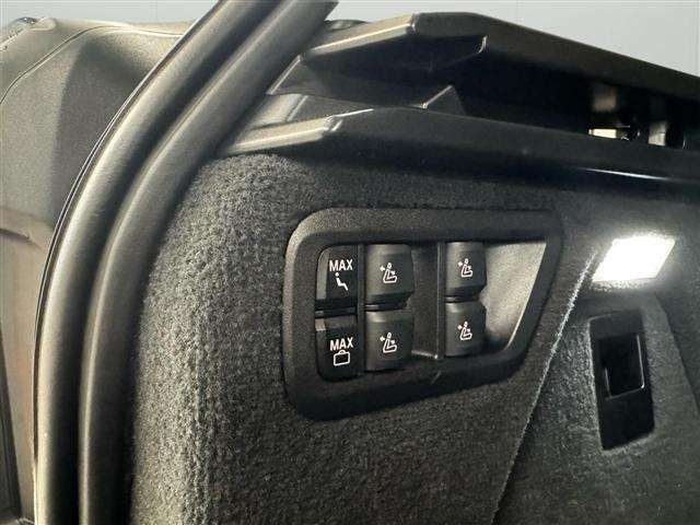 BMW X7 xDrive40i Sports Activity Vehicle 2021