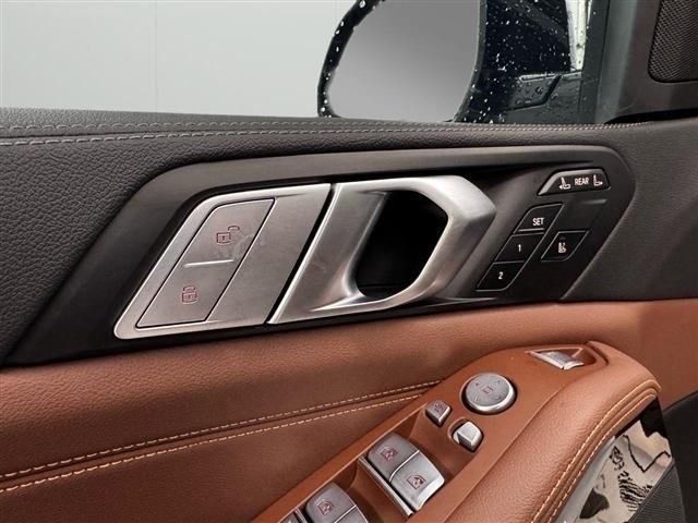 BMW X7 xDrive40i Sports Activity Vehicle 2021