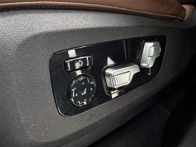 BMW X7 xDrive40i Sports Activity Vehicle 2021