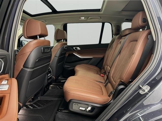 BMW X7 xDrive40i Sports Activity Vehicle 2021