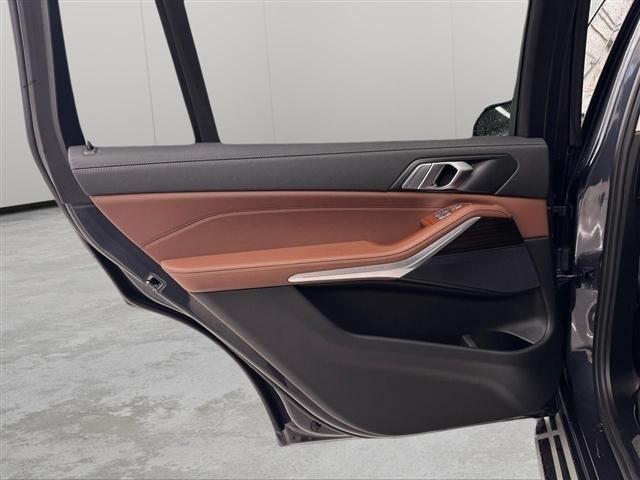 BMW X7 xDrive40i Sports Activity Vehicle 2021