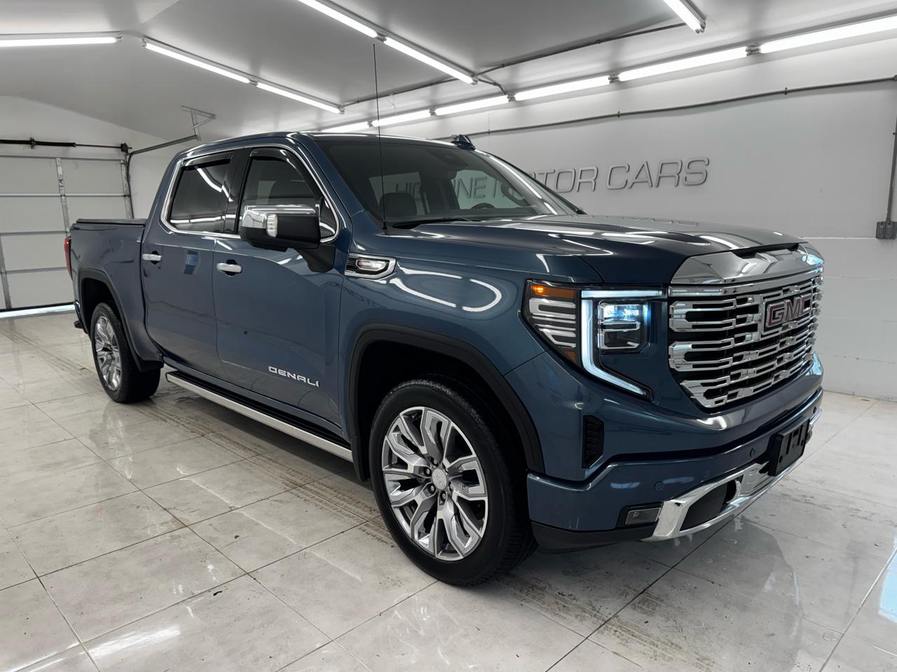 GMC Sierra 1500 4WD Crew Cab 147" Denali 2024
