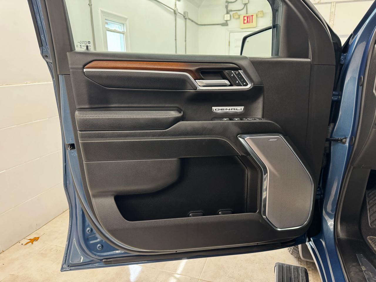 GMC Sierra 1500 4WD Crew Cab 147" Denali 2024