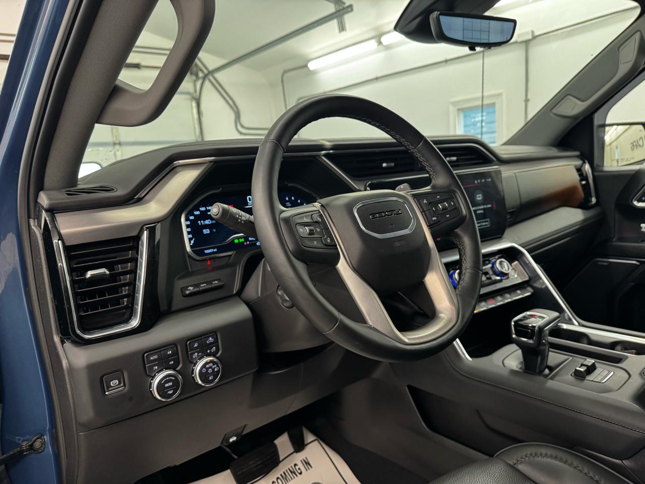 GMC Sierra 1500 4WD Crew Cab 147" Denali 2024