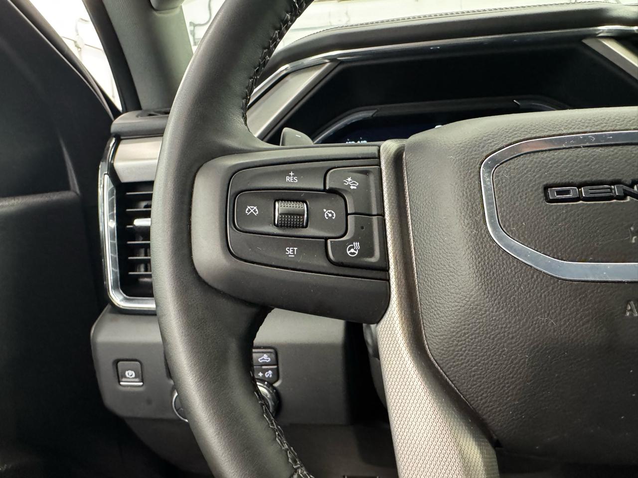 GMC Sierra 1500 4WD Crew Cab 147" Denali 2024