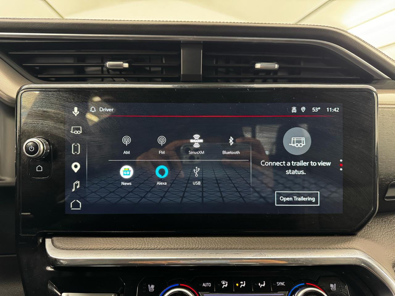 GMC Sierra 1500 4WD Crew Cab 147" Denali 2024