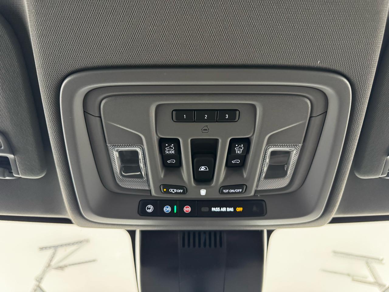 GMC Sierra 1500 4WD Crew Cab 147" Denali 2024