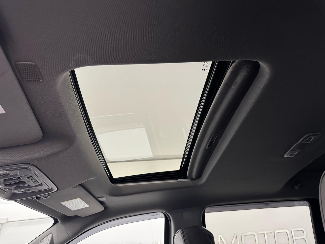 GMC Sierra 1500 4WD Crew Cab 147" Denali 2024