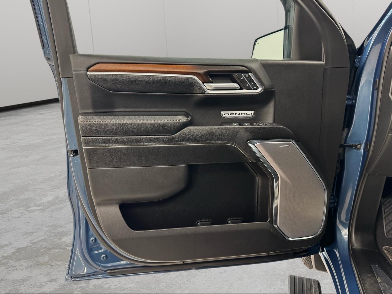 GMC Sierra 1500 4WD Crew Cab 147" Denali 2024