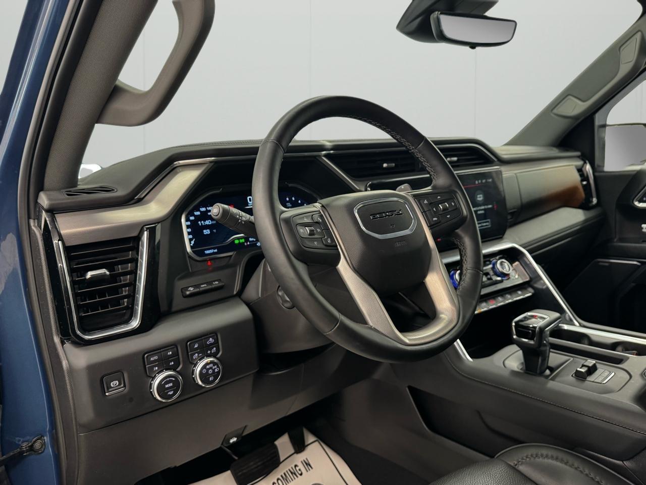 GMC Sierra 1500 4WD Crew Cab 147" Denali 2024