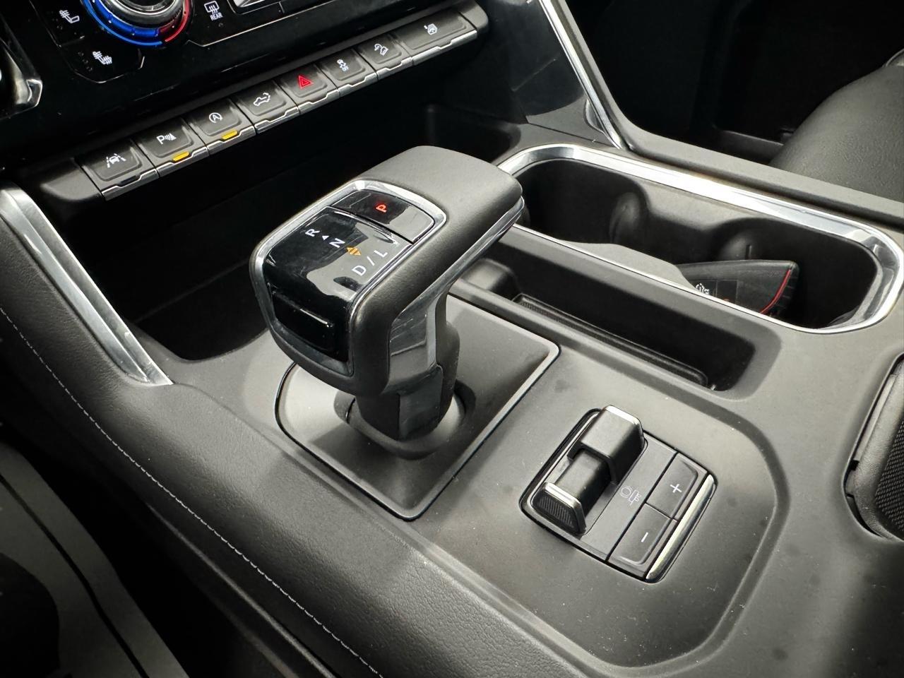 GMC Sierra 1500 4WD Crew Cab 147" Denali 2024