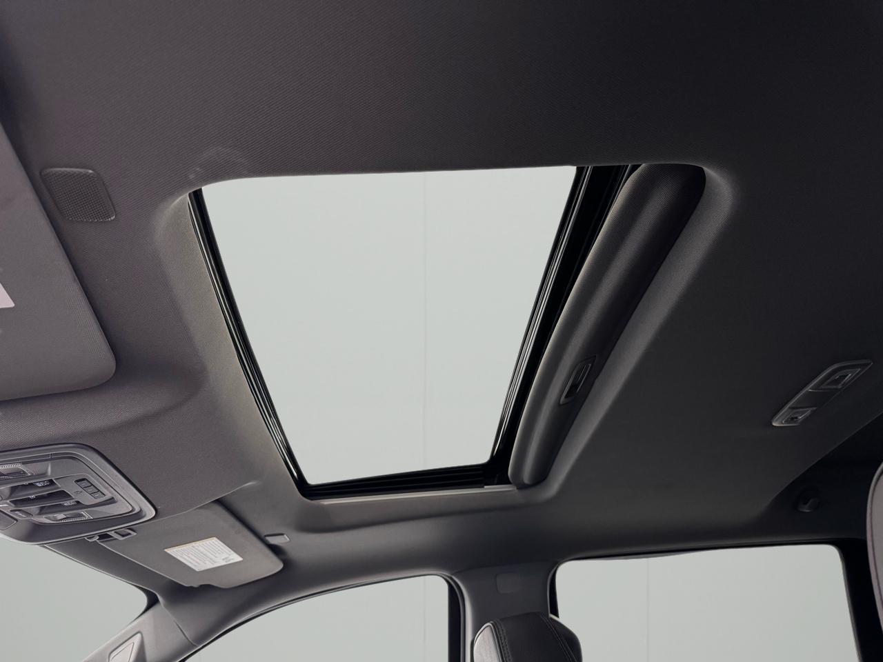 GMC Sierra 1500 4WD Crew Cab 147" Denali 2024