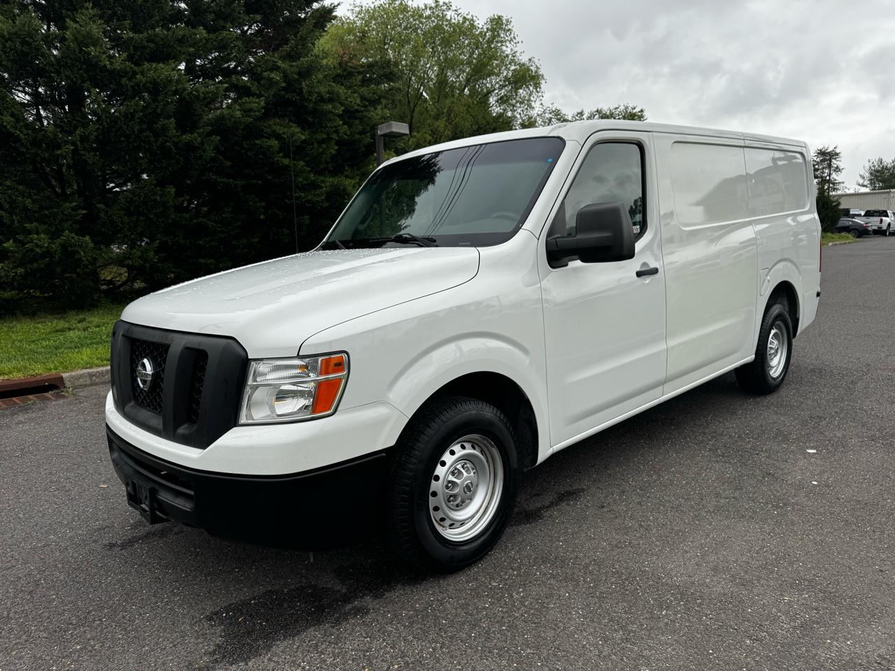 Nissan NV Standard Roof 1500 V6 SV 2014