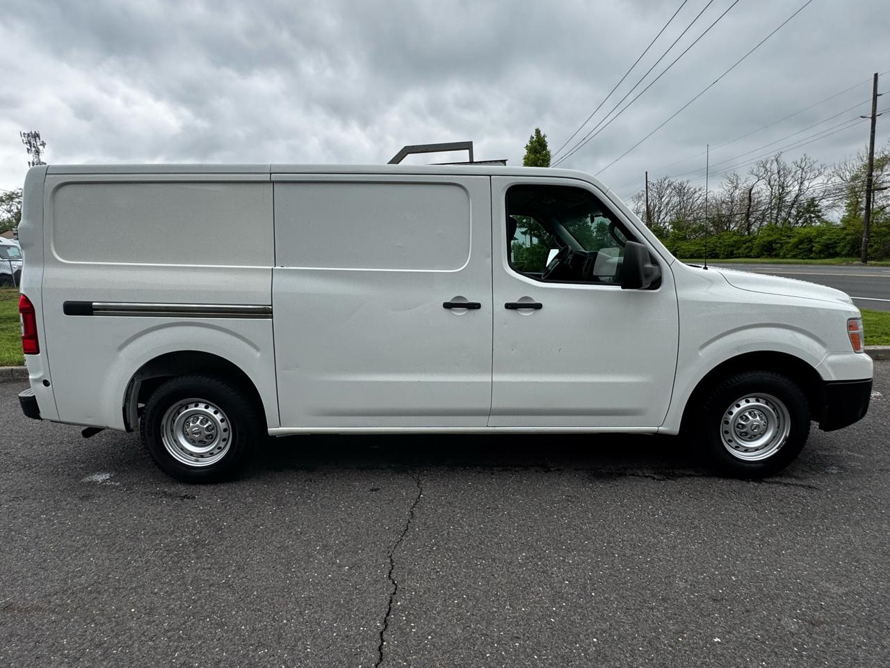 Nissan NV Standard Roof 1500 V6 SV 2014