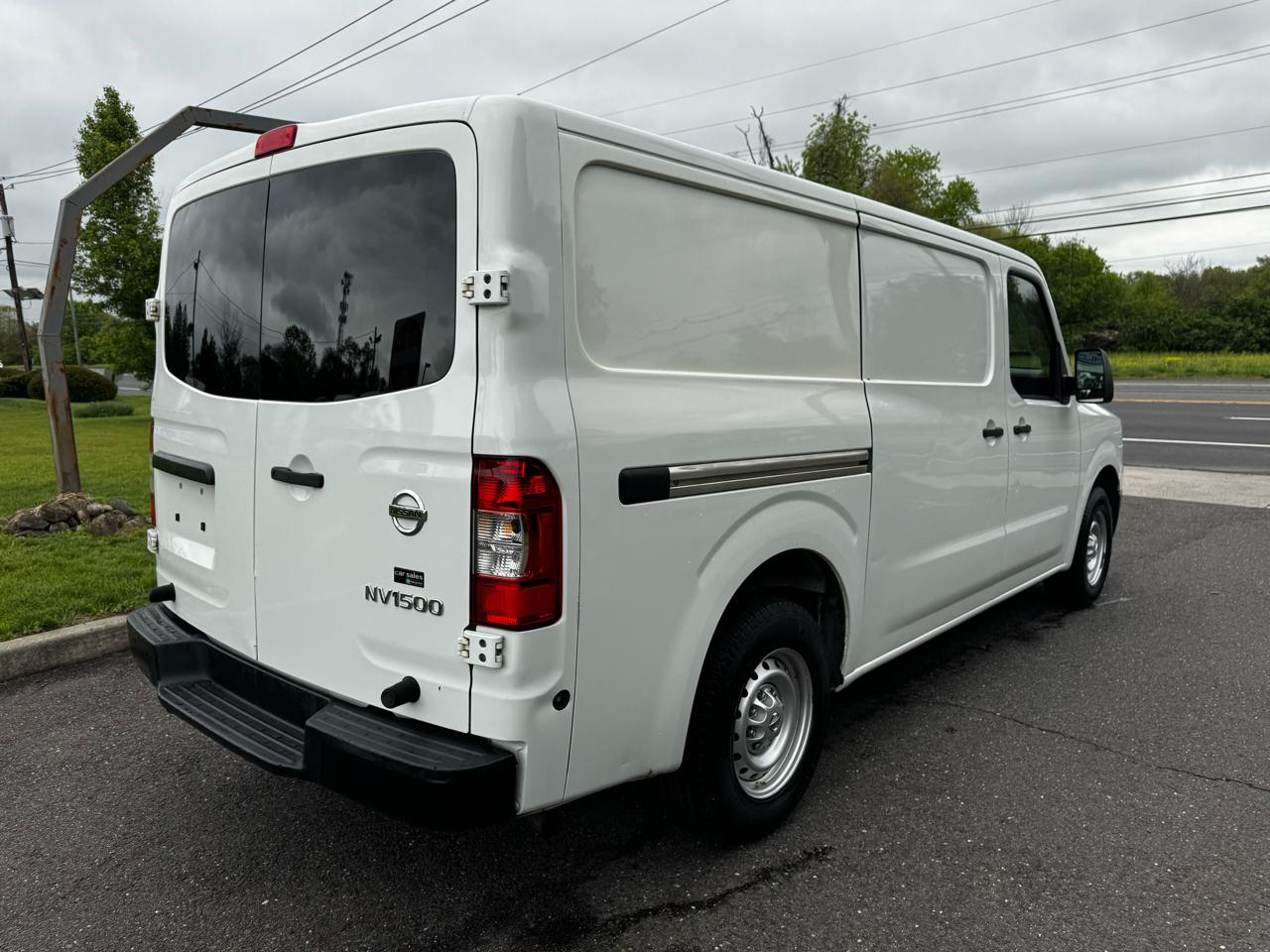 Nissan NV Standard Roof 1500 V6 SV 2014