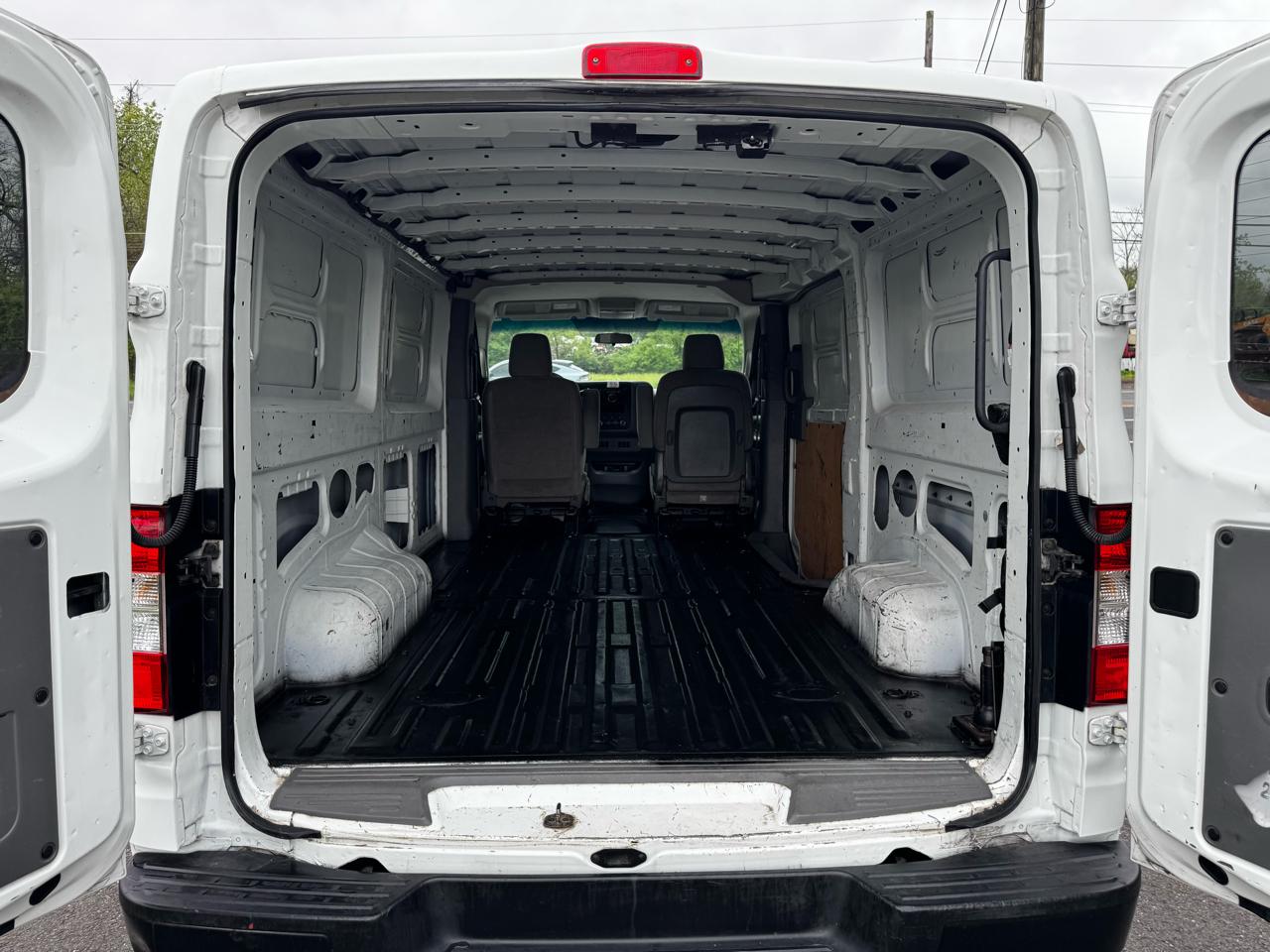 Nissan NV Standard Roof 1500 V6 SV 2014