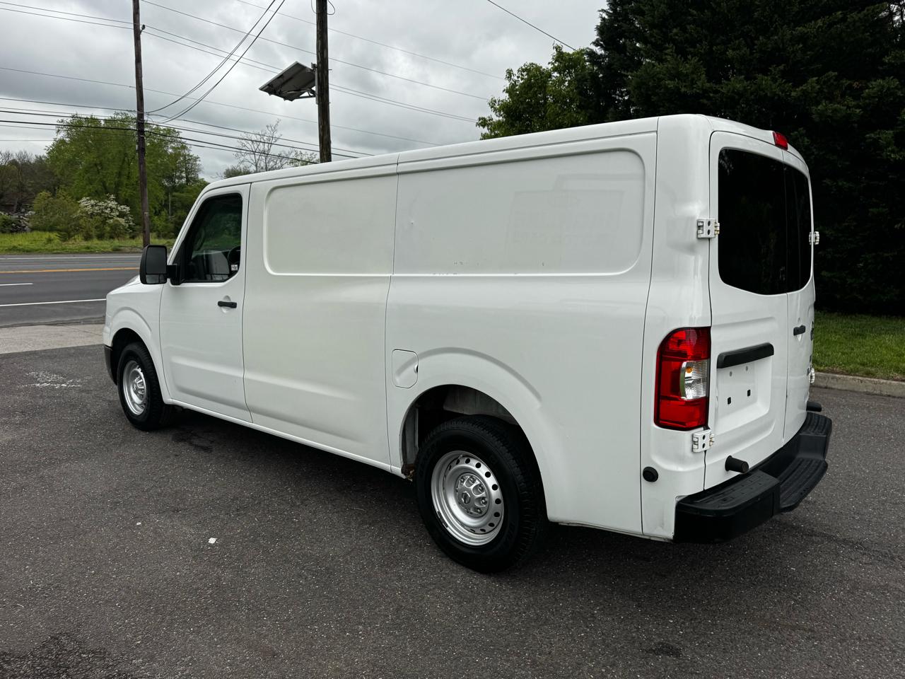 Nissan NV Standard Roof 1500 V6 SV 2014
