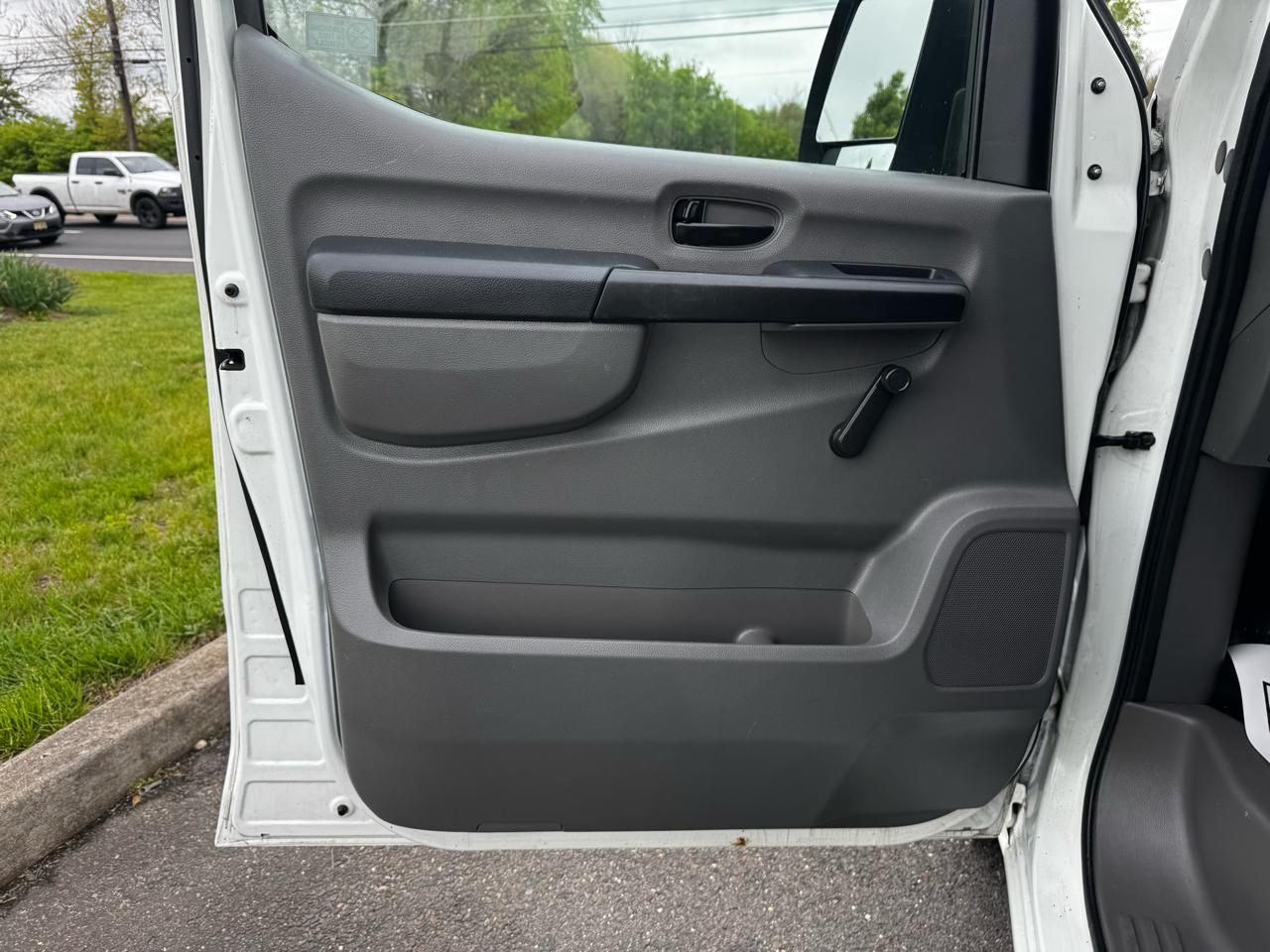 Nissan NV Standard Roof 1500 V6 SV 2014