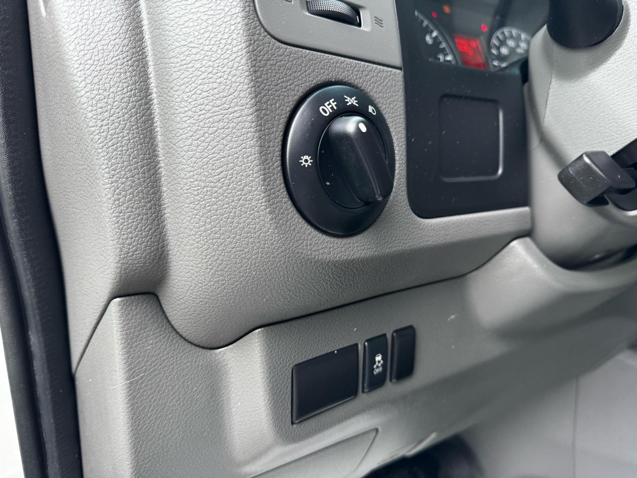 Nissan NV Standard Roof 1500 V6 SV 2014