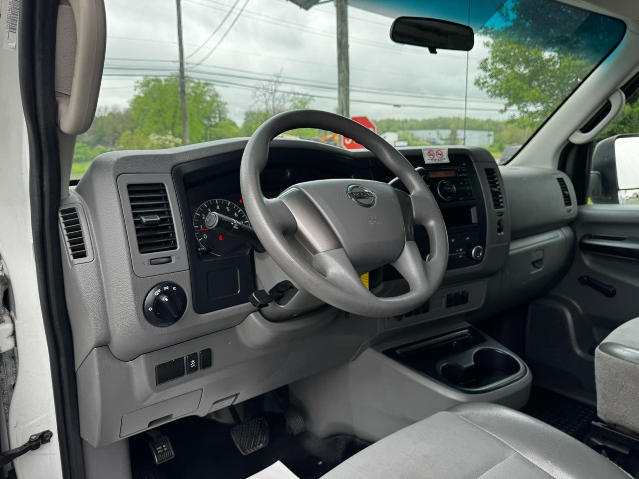 Nissan NV Standard Roof 1500 V6 SV 2014
