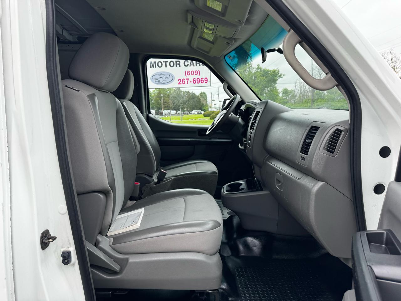 Nissan NV Standard Roof 1500 V6 SV 2014