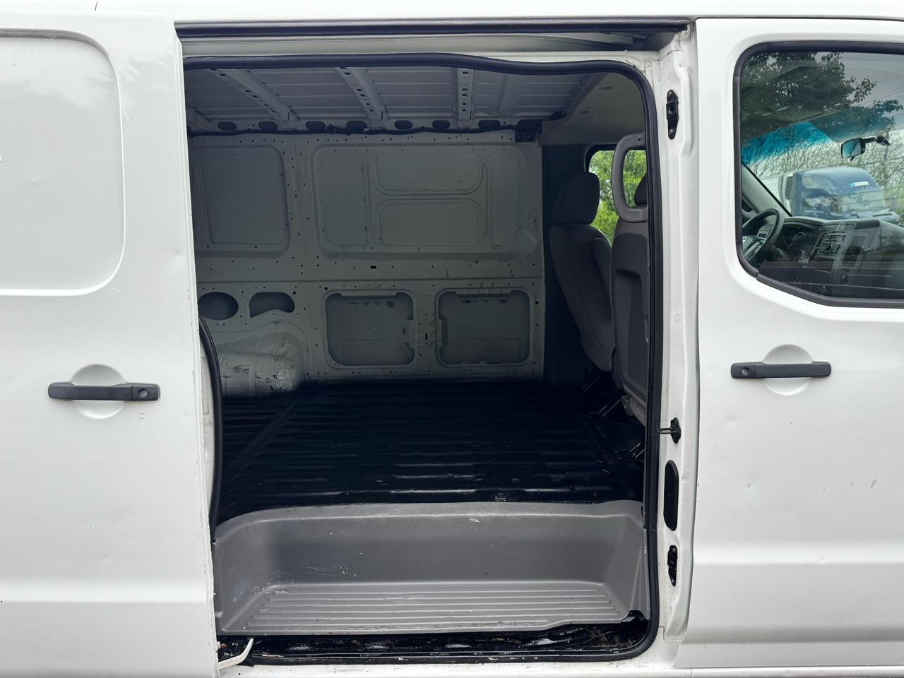 Nissan NV Standard Roof 1500 V6 SV 2014