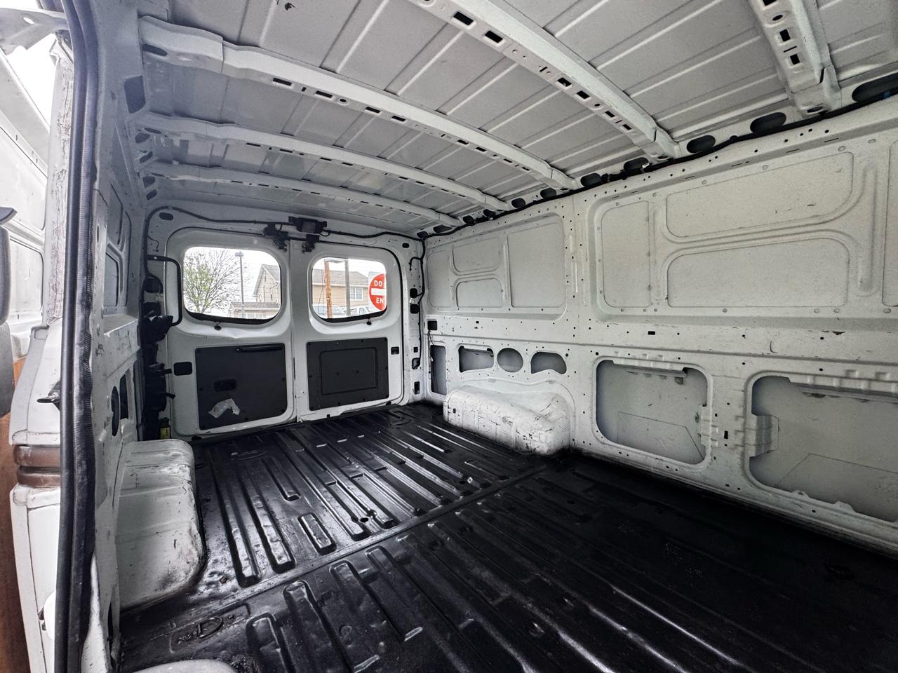 Nissan NV Standard Roof 1500 V6 SV 2014