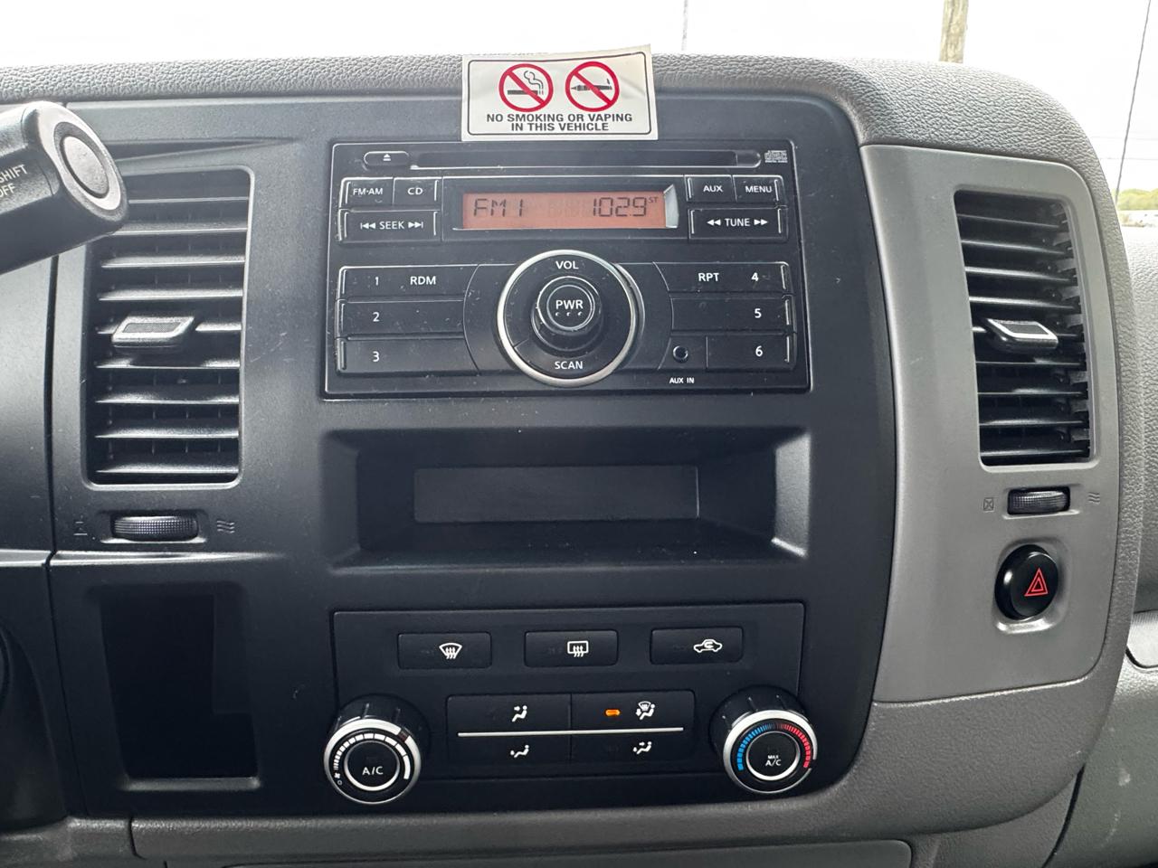 Nissan NV Standard Roof 1500 V6 SV 2014