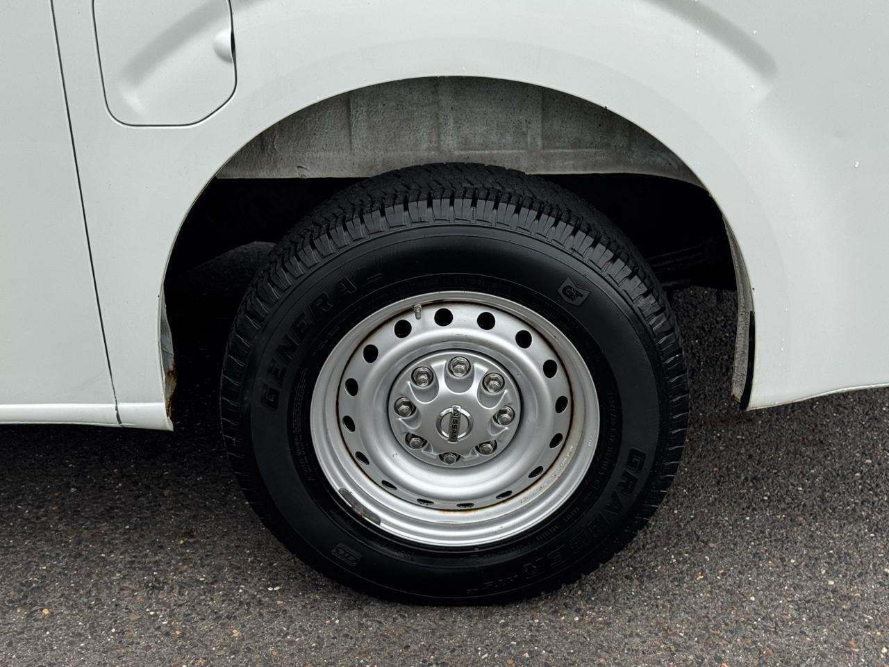 Nissan NV Standard Roof 1500 V6 SV 2014