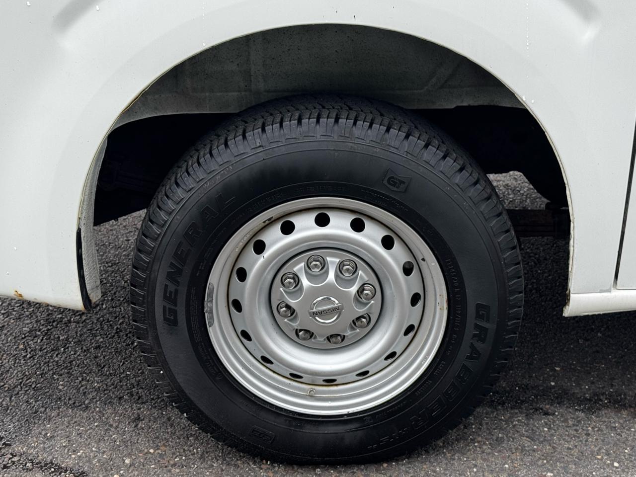 Nissan NV Standard Roof 1500 V6 SV 2014