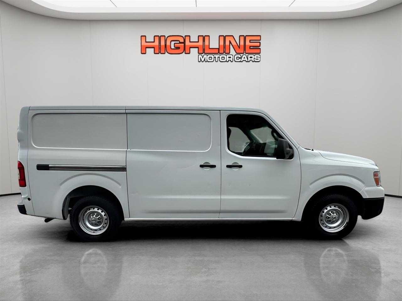 Nissan NV Standard Roof 1500 V6 SV 2014
