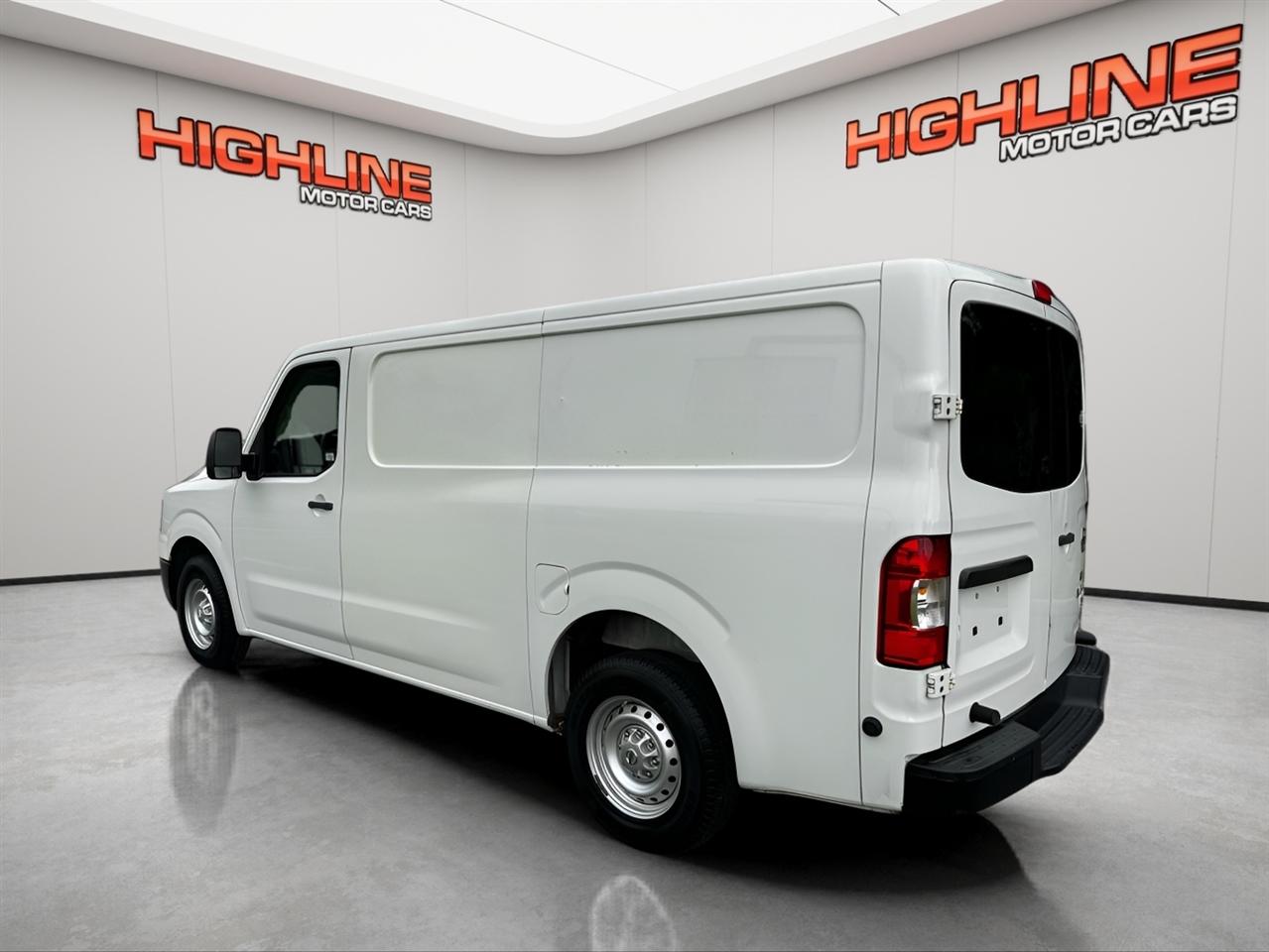 Nissan NV Standard Roof 1500 V6 SV 2014