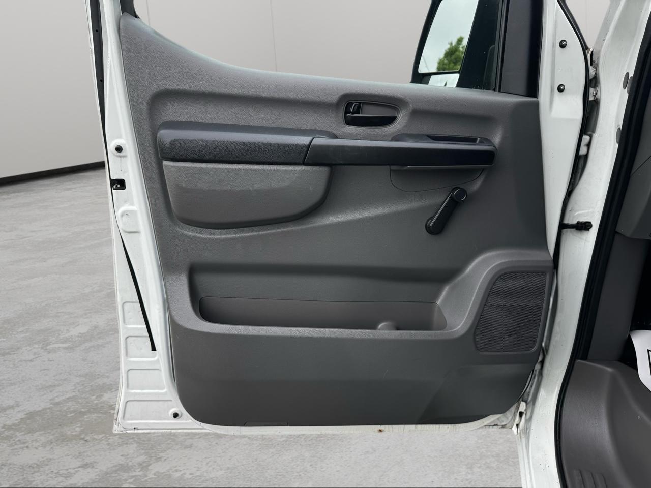 Nissan NV Standard Roof 1500 V6 SV 2014