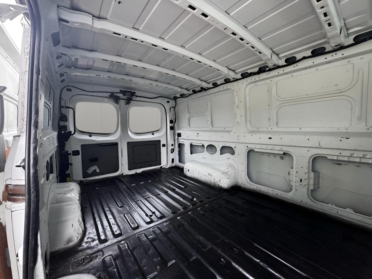 Nissan NV Standard Roof 1500 V6 SV 2014