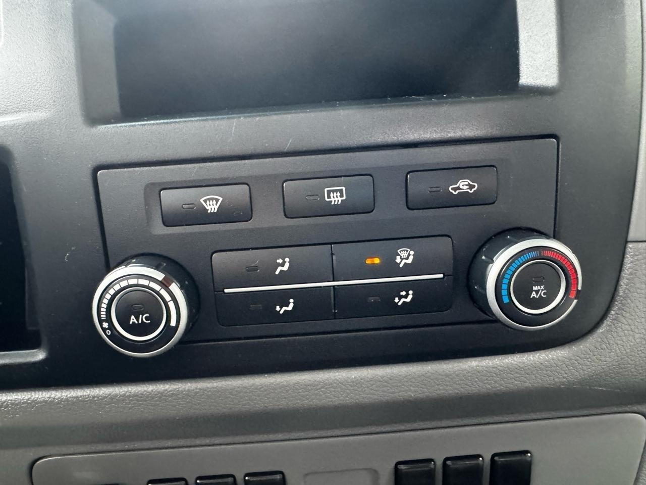 Nissan NV Standard Roof 1500 V6 SV 2014