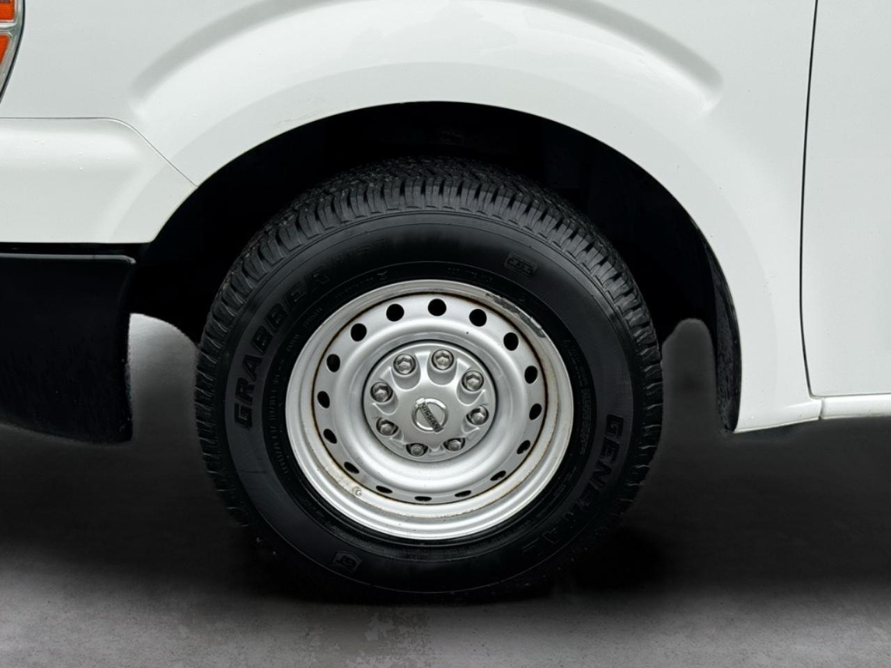 Nissan NV Standard Roof 1500 V6 SV 2014