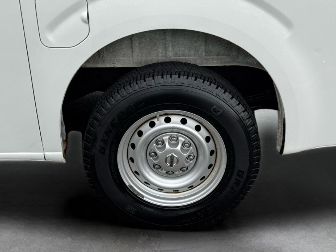 Nissan NV Standard Roof 1500 V6 SV 2014