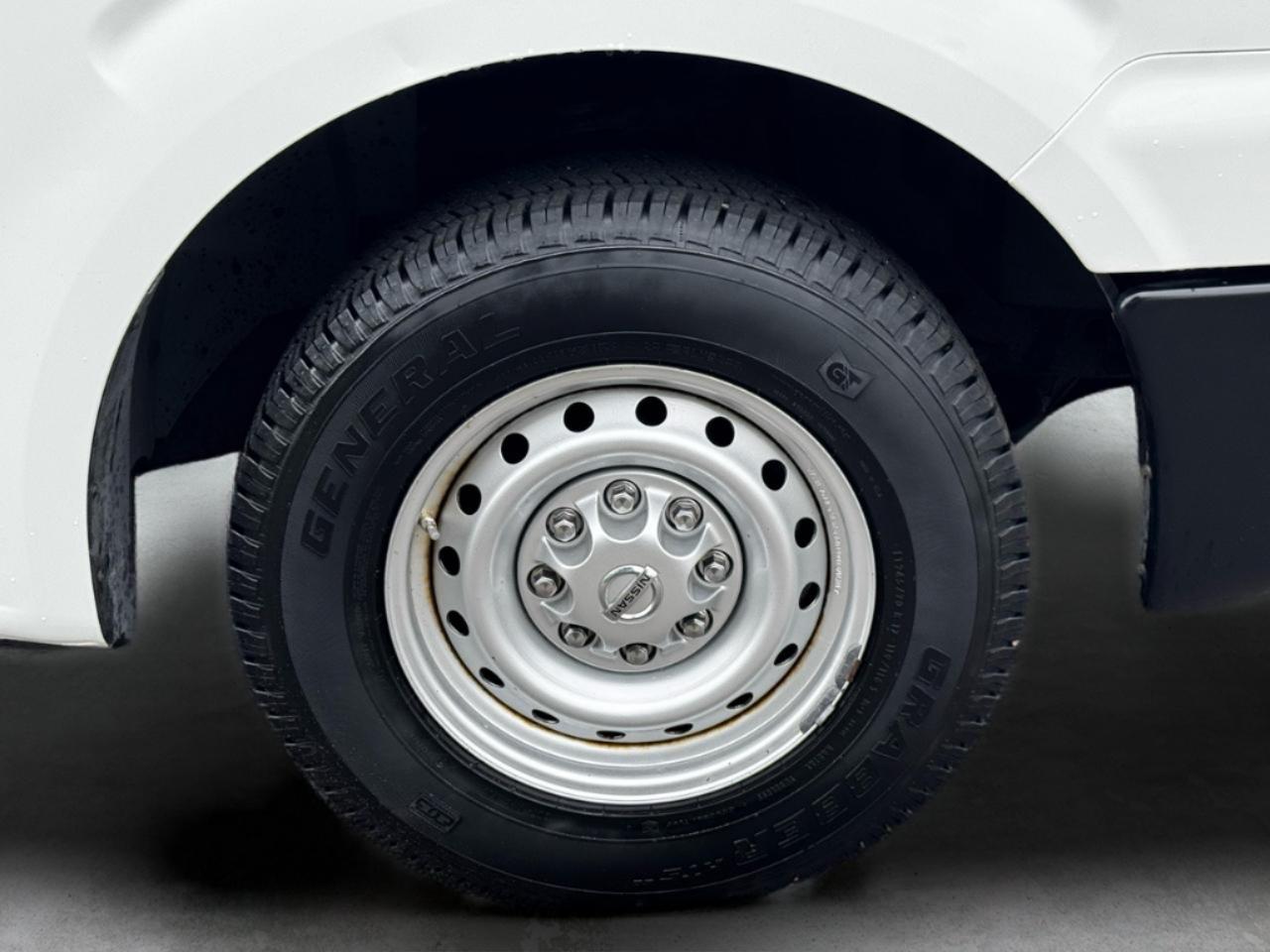 Nissan NV Standard Roof 1500 V6 SV 2014