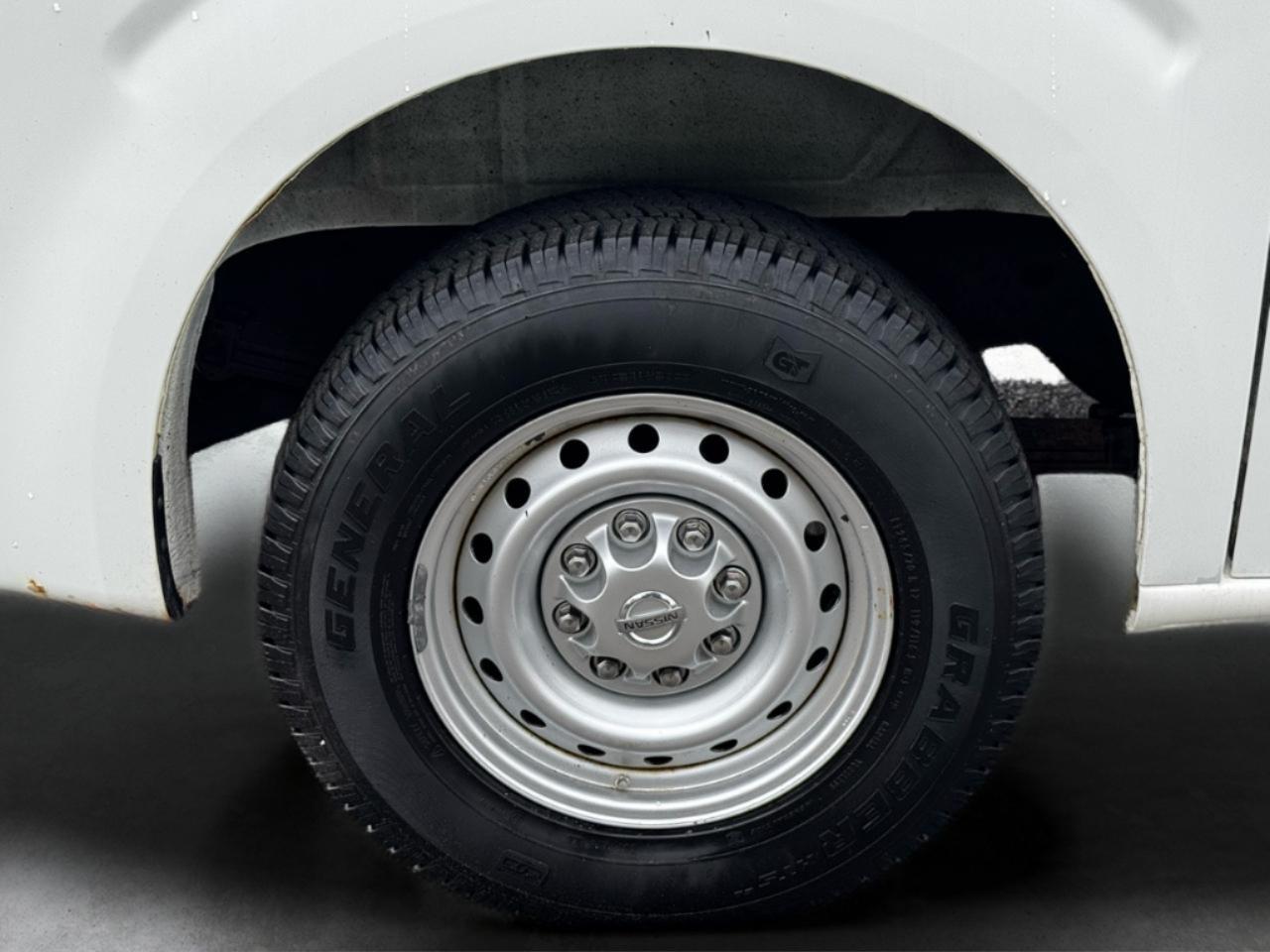 Nissan NV Standard Roof 1500 V6 SV 2014