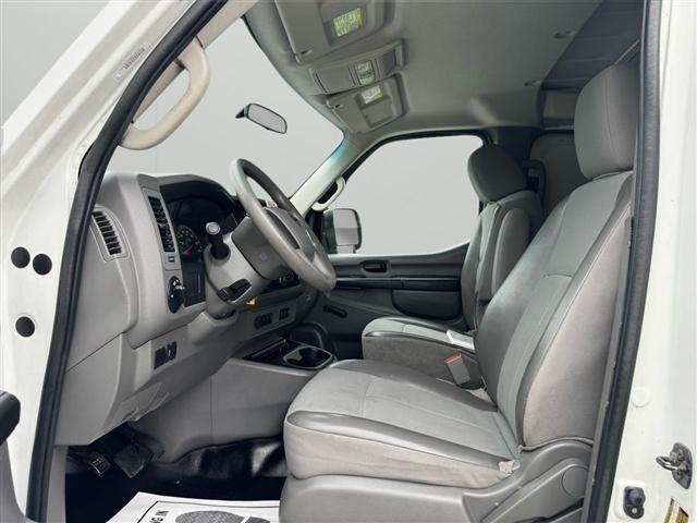 Nissan NV Standard Roof 1500 V6 SV 2014