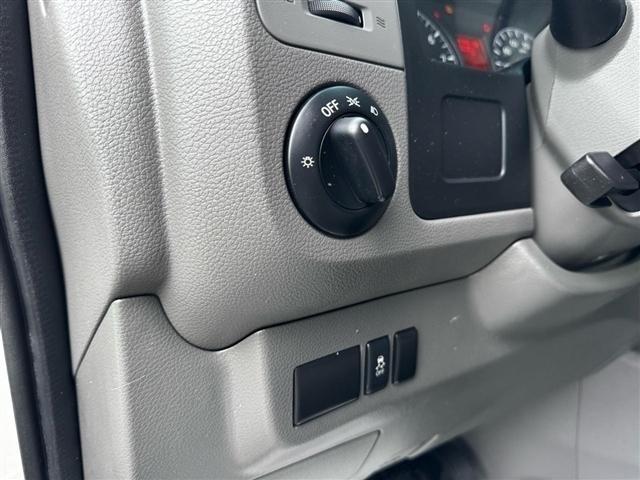 Nissan NV Standard Roof 1500 V6 SV 2014